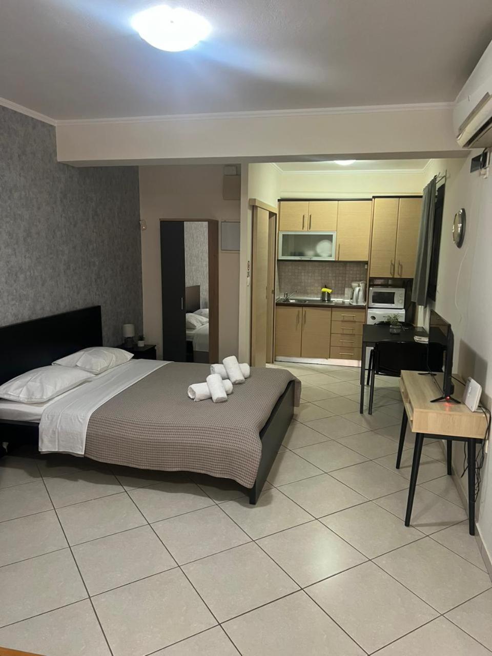 Avr Airport Deluxe Suites 4 Markópulo Kültér fotó